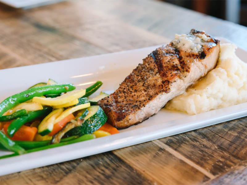 Links at Challedon The Grille restaurant salmon dinner